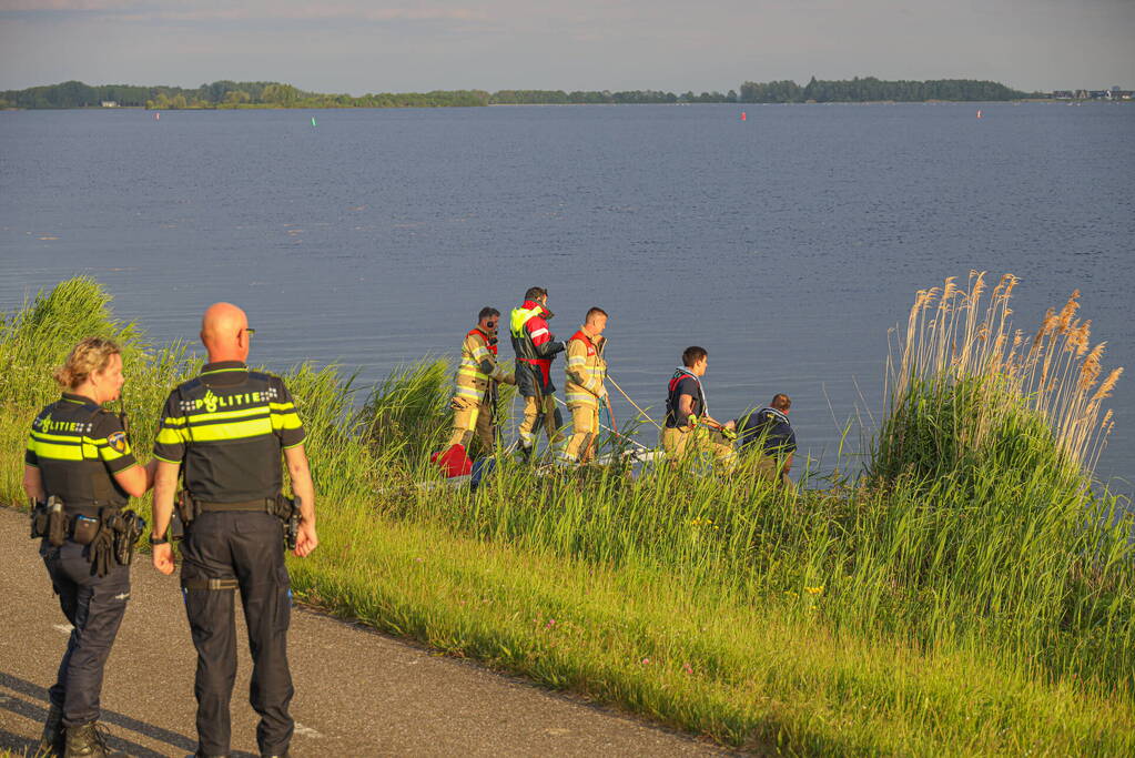 Auto te water Gooimeer een persoon overleden