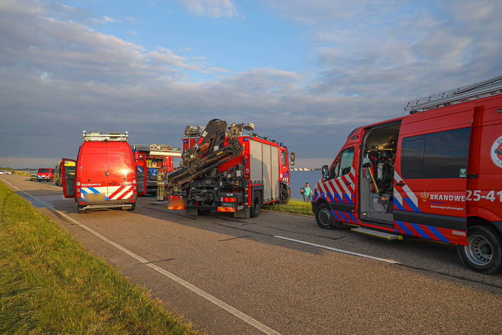 Auto te water Gooimeer een persoon overleden