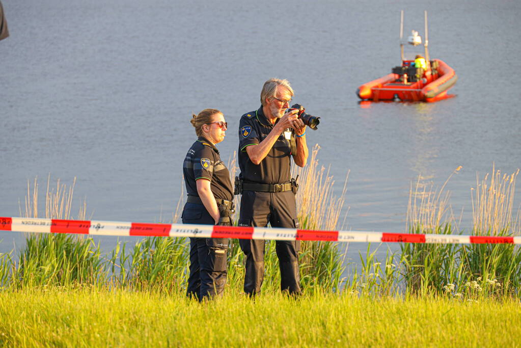 Auto te water Gooimeer een persoon overleden