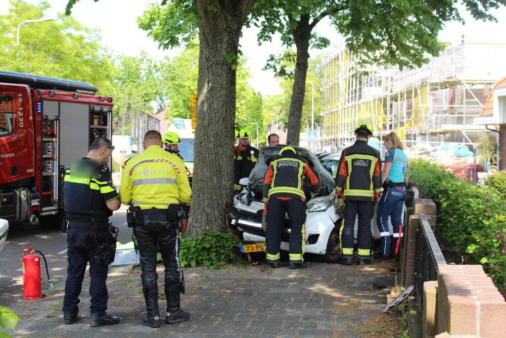 Eenzijdig ongeval met boom