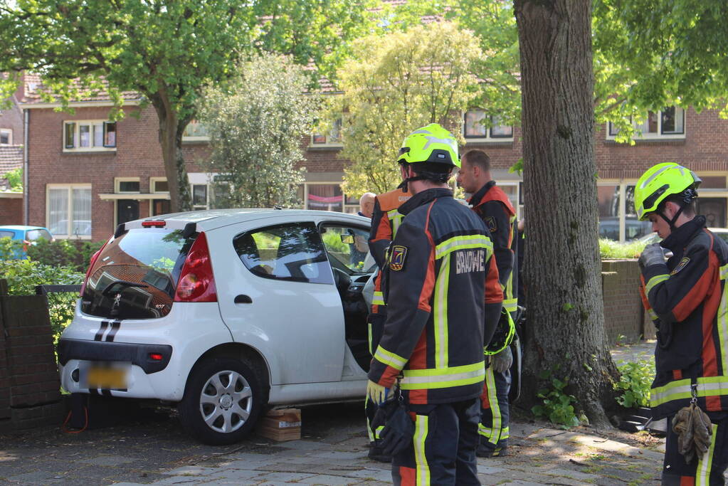 Eenzijdig ongeval met boom