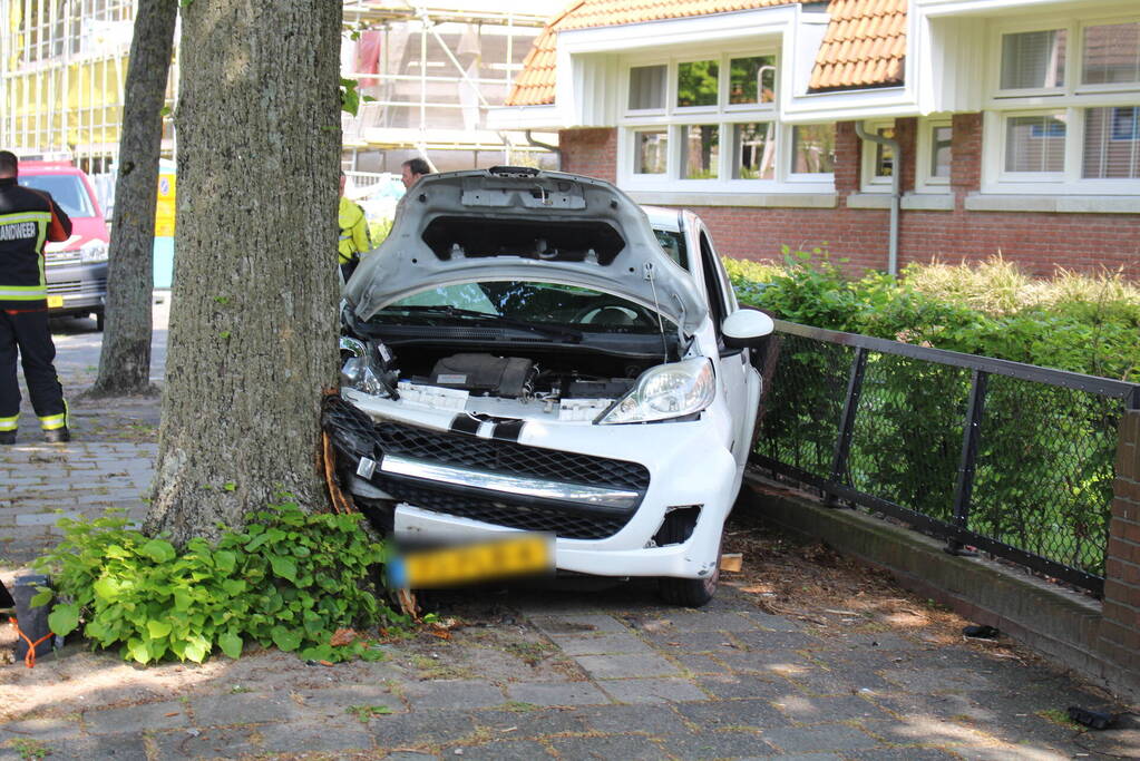Eenzijdig ongeval met boom