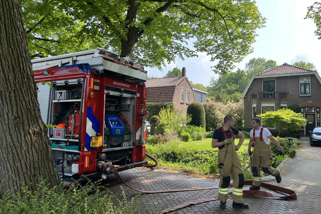 Brand in schuur op woonerf