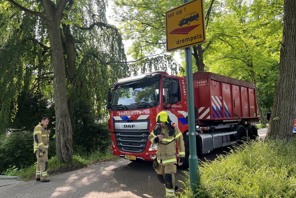 Brand in schuur op woonerf