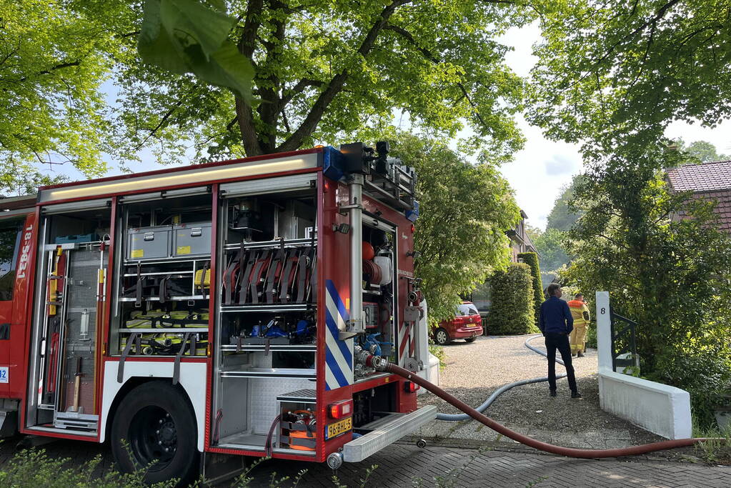 Brand in schuur op woonerf