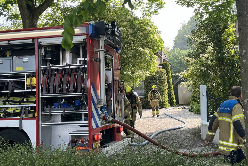 Brand in schuur op woonerf