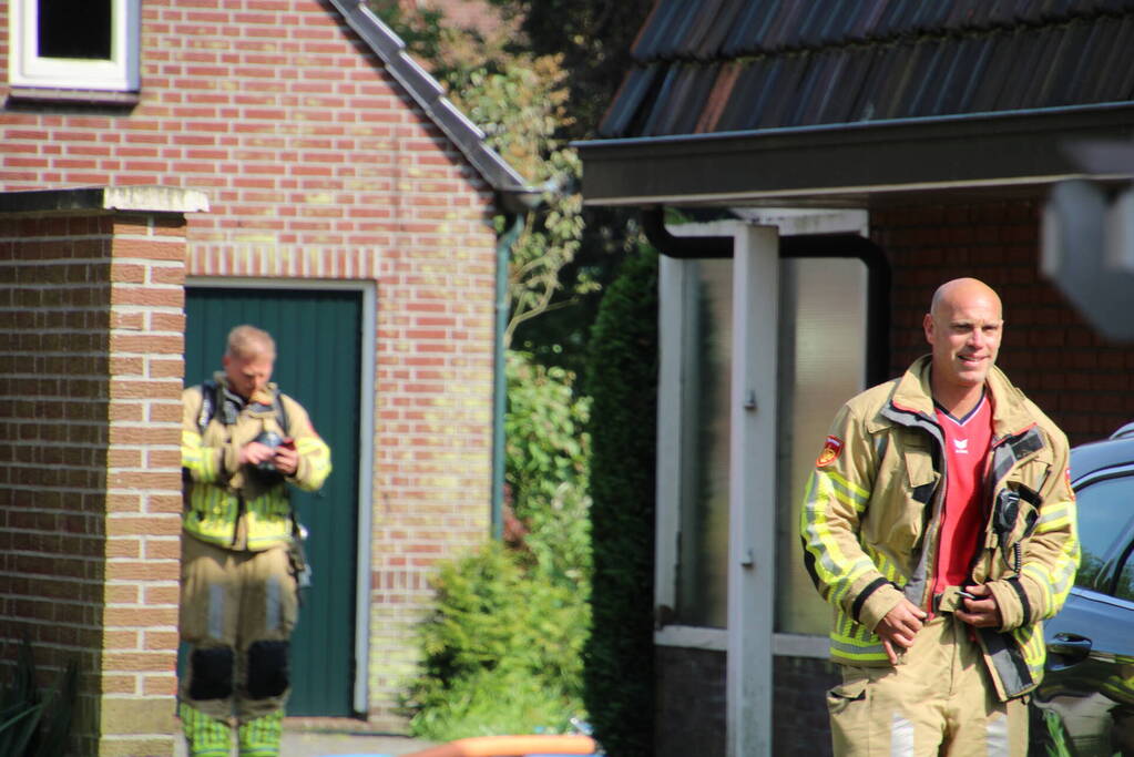 Veel rookontwikkeling bij brand in tuinhuis