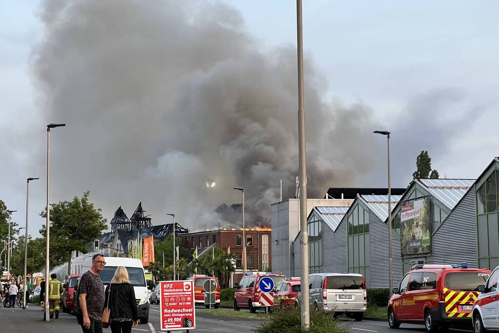 Nederlandse brandweer assisteert bij enorme brand in Duitsland