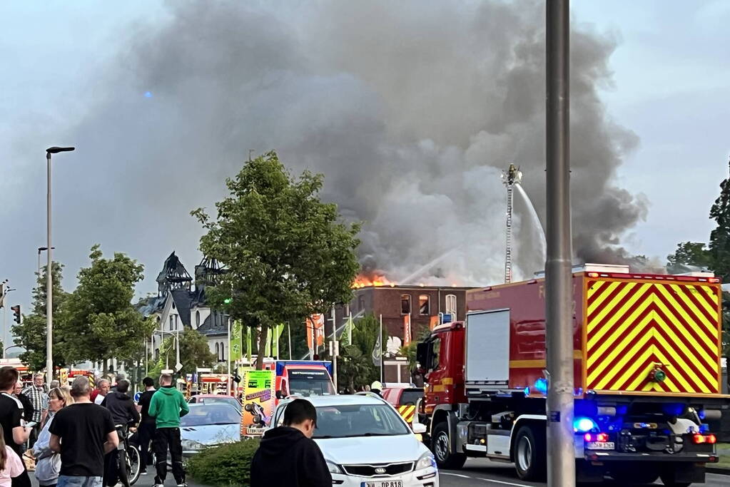 Nederlandse brandweer assisteert bij enorme brand in Duitsland