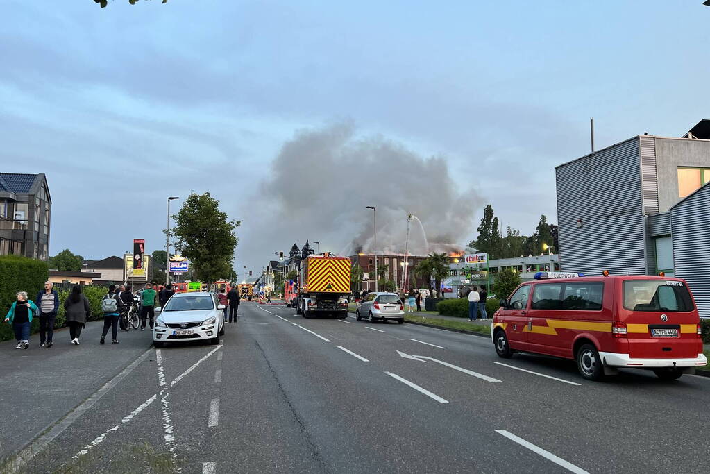 Nederlandse brandweer assisteert bij enorme brand in Duitsland