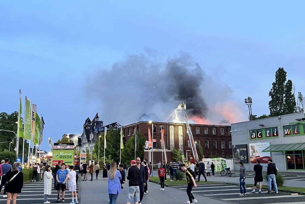 Nederlandse brandweer assisteert bij enorme brand in Duitsland