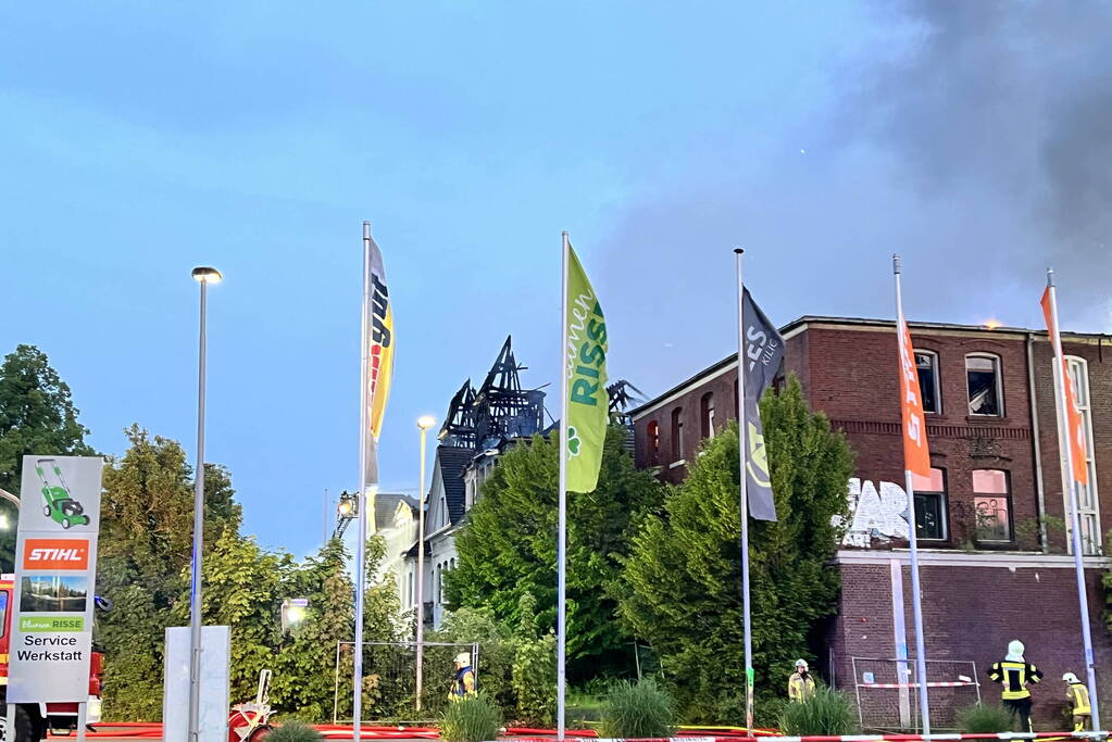 Nederlandse brandweer assisteert bij enorme brand in Duitsland