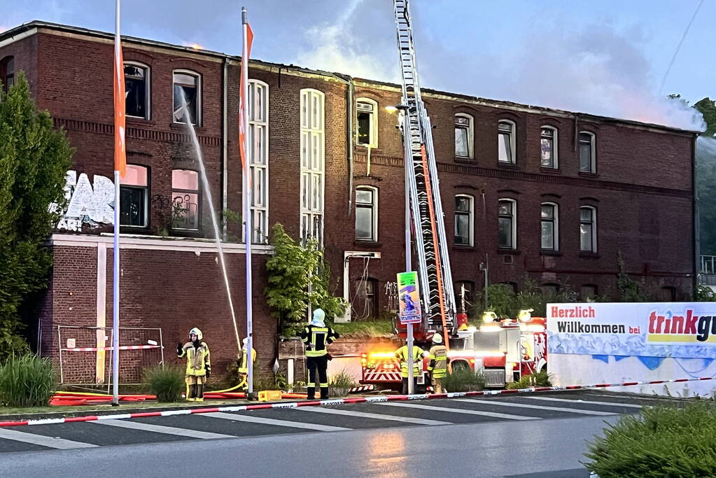 Nederlandse brandweer assisteert bij enorme brand in Duitsland