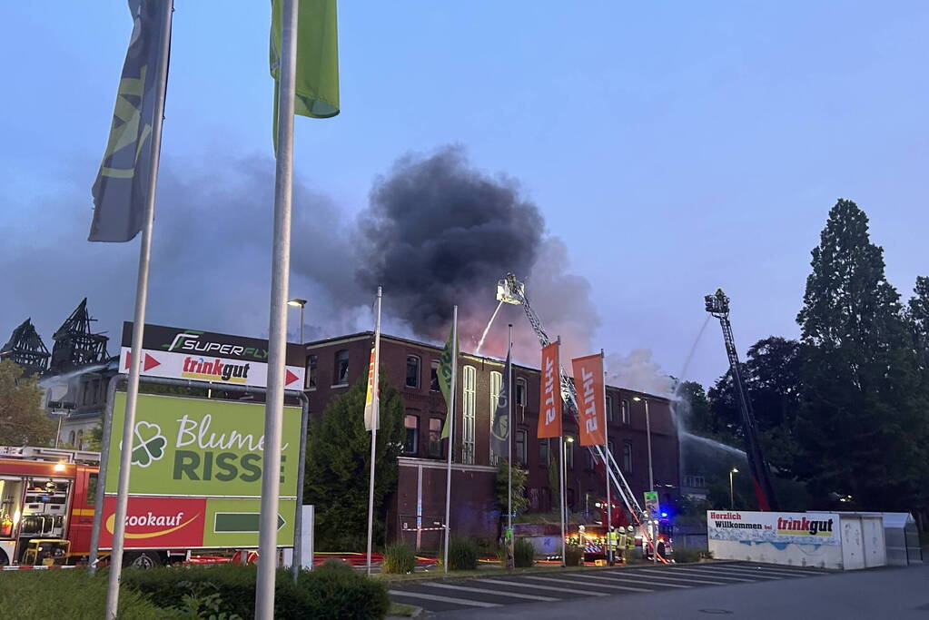 Nederlandse brandweer assisteert bij enorme brand in Duitsland