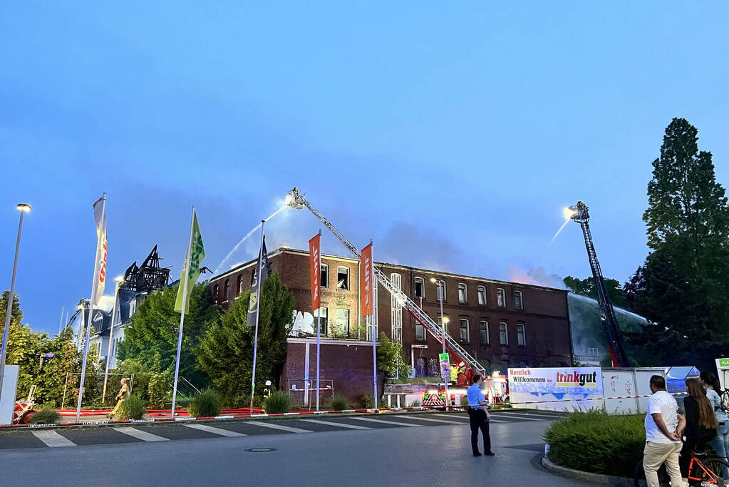 Nederlandse brandweer assisteert bij enorme brand in Duitsland