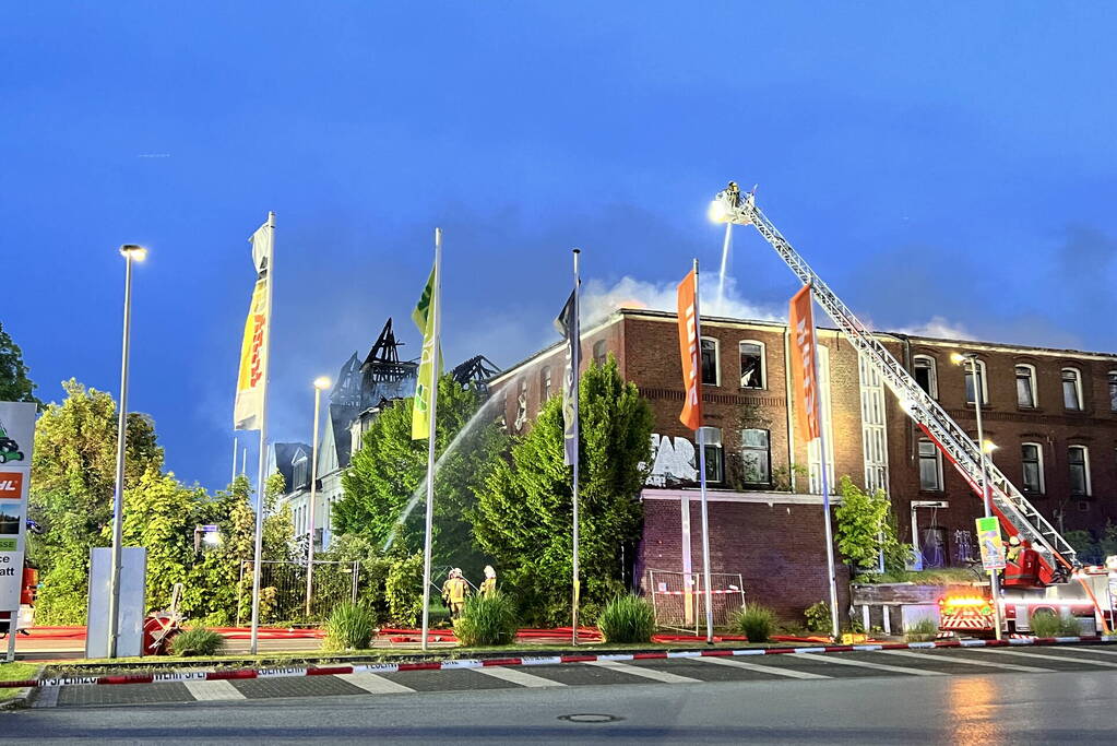 Nederlandse brandweer assisteert bij enorme brand in Duitsland