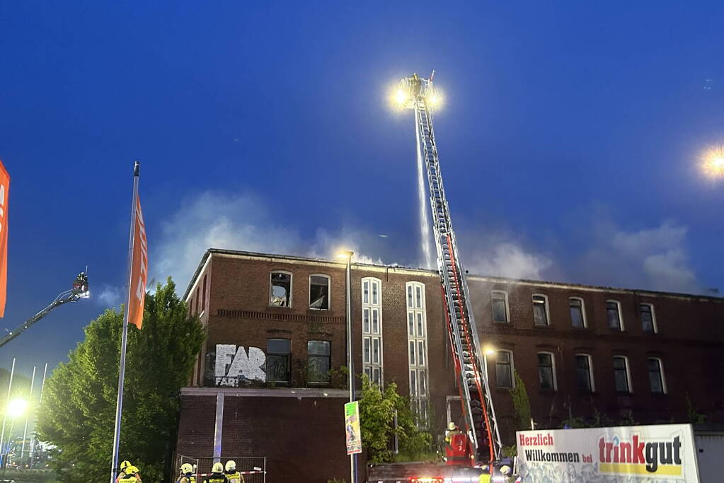 Nederlandse brandweer assisteert bij enorme brand in Duitsland