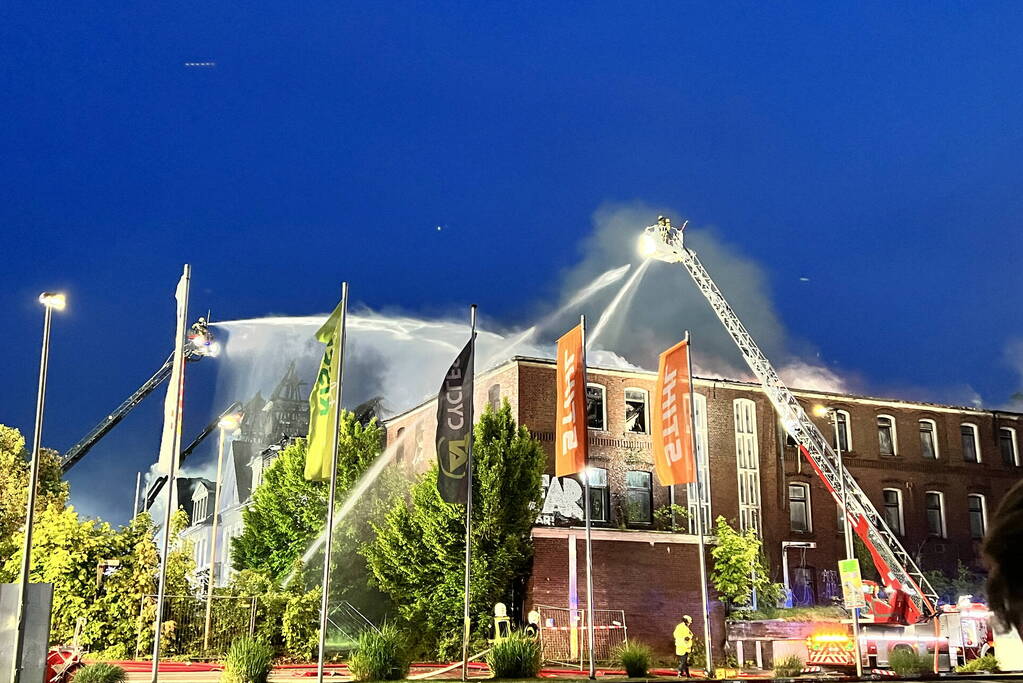 Nederlandse brandweer assisteert bij enorme brand in Duitsland