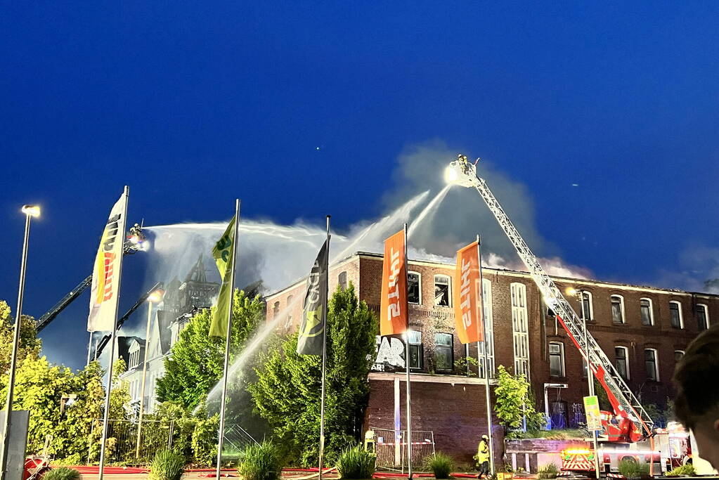 Nederlandse brandweer assisteert bij enorme brand in Duitsland