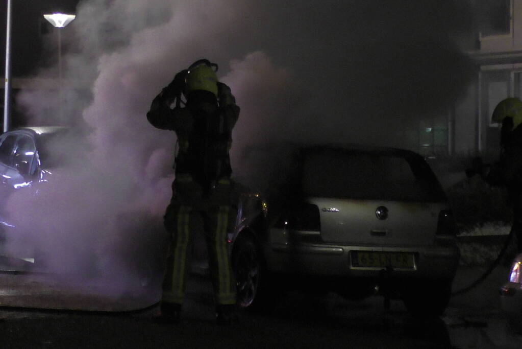 Auto brandt volledig uit