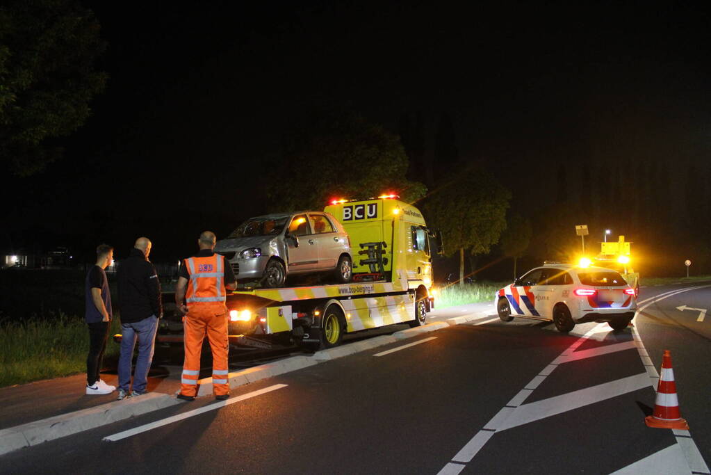 Auto slaat over de kop na eenzijdig ongeval