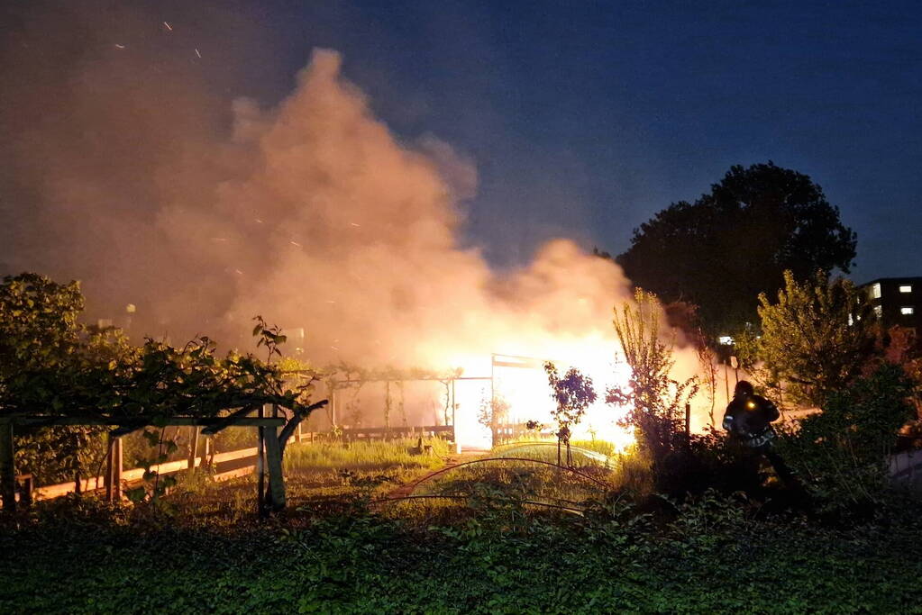 Tuinhuis in as na felle brand