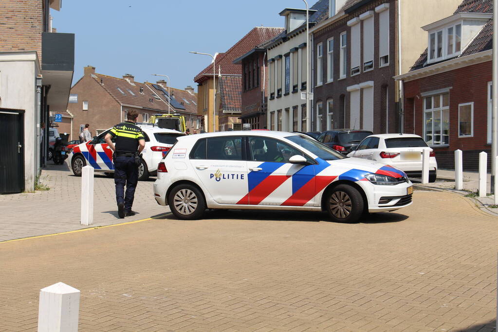 Fietsster gewond bij aanrijding met geparkeerde auto