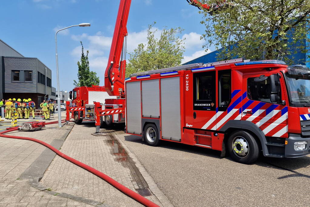 Brand in bedrijfspand veroorzaakt langdurige rookontwikkeling