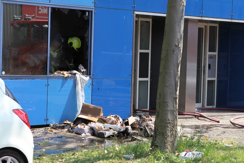 Brand in bedrijfspand veroorzaakt langdurige rookontwikkeling