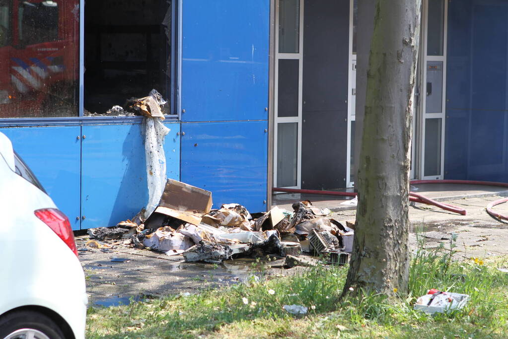 Brand in bedrijfspand veroorzaakt langdurige rookontwikkeling