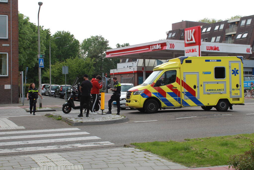 Vrouw gewond bij aanrijding met scooterrijder