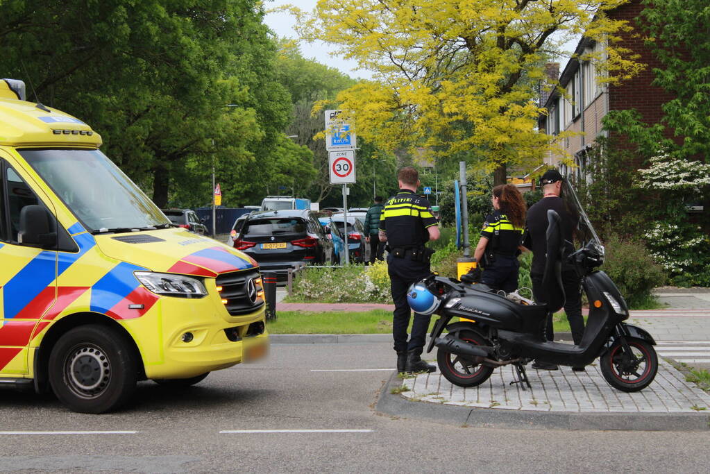 Vrouw gewond bij aanrijding met scooterrijder