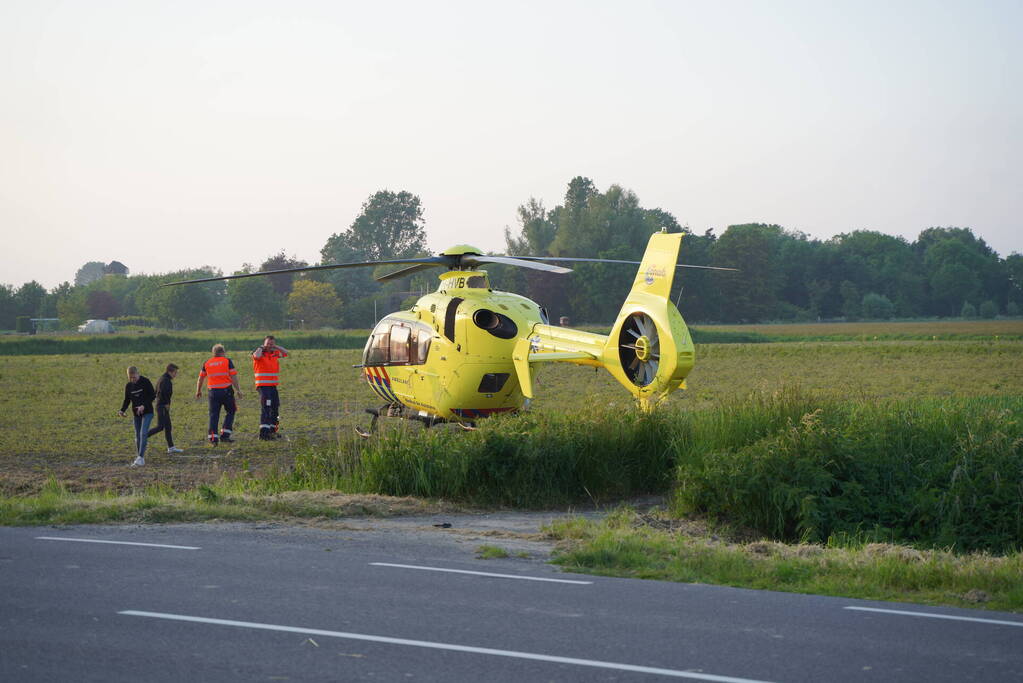 Heftruck belandt in voortuin, persoon ernstig gewond