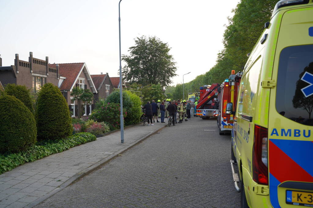 Heftruck belandt in voortuin, persoon ernstig gewond