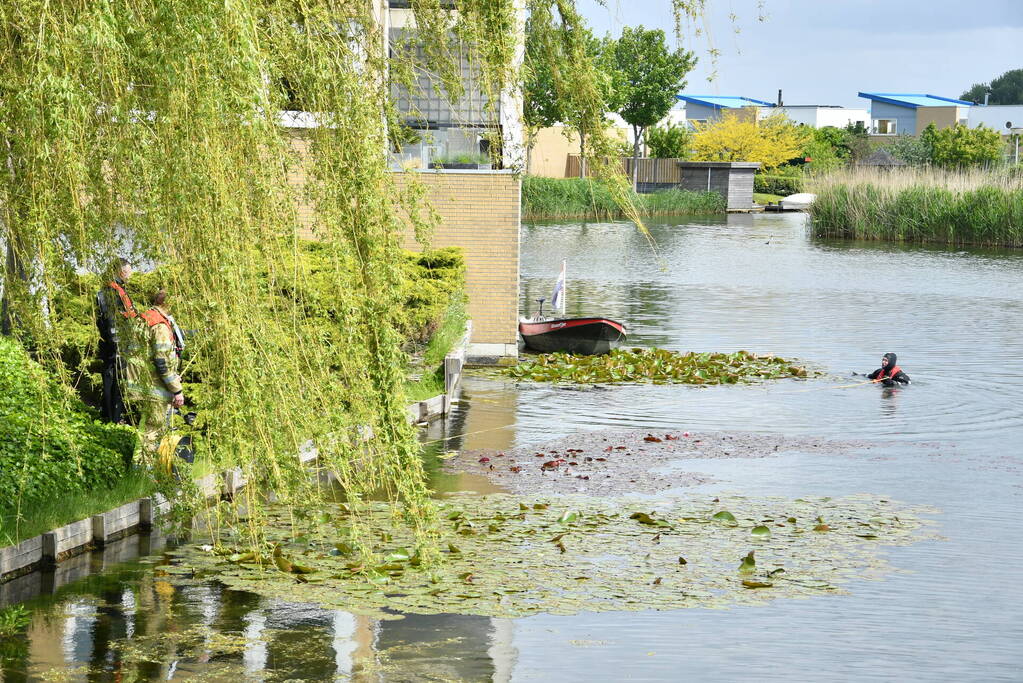 Brandweerduiker ingezet na losdrijvend bootje