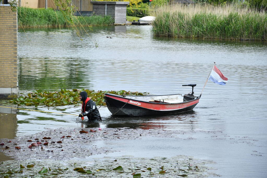 Brandweerduiker ingezet na losdrijvend bootje