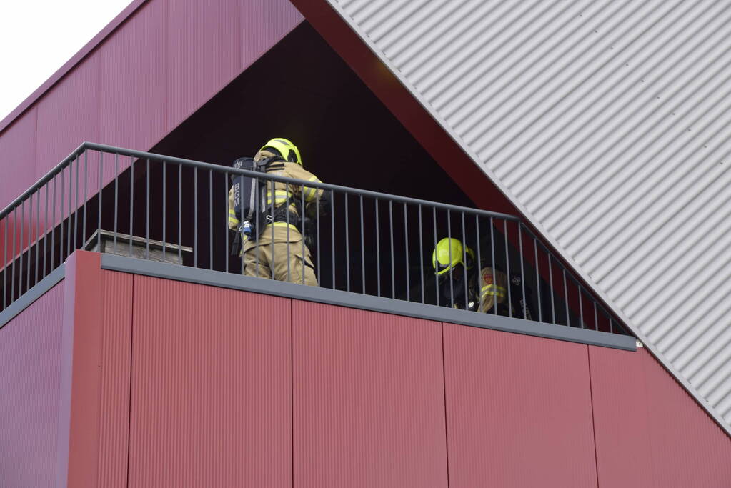 Tuinmeubilair gaat in vlammen op dakterras