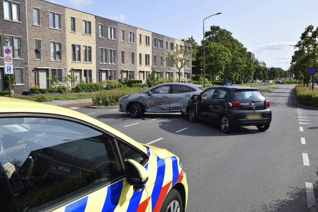 Twee auto's beschadigd bij ongeval