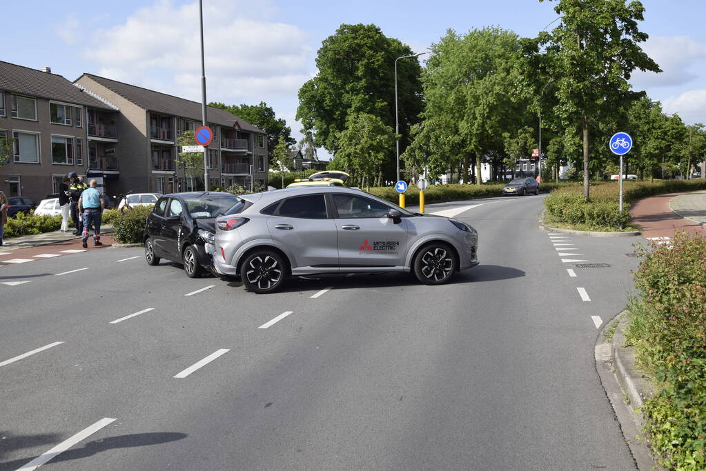 Twee auto's beschadigd bij ongeval