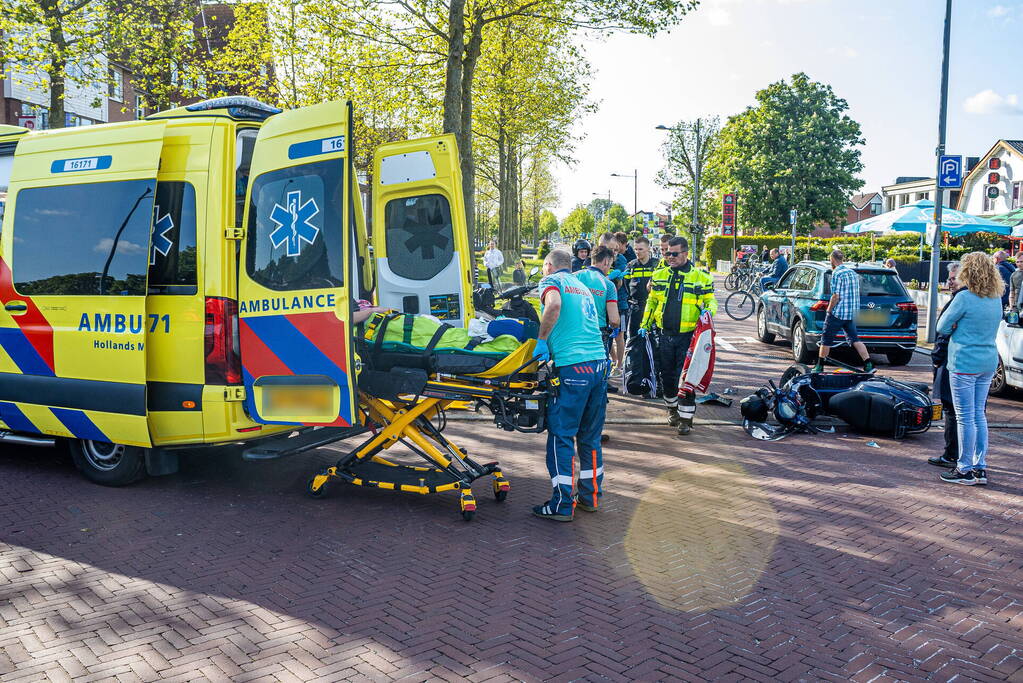 Scooterrijder gewond bij botsing met auto