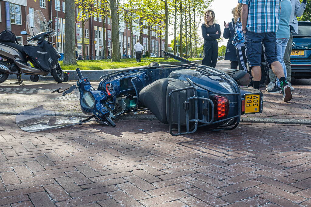 Scooterrijder gewond bij botsing met auto