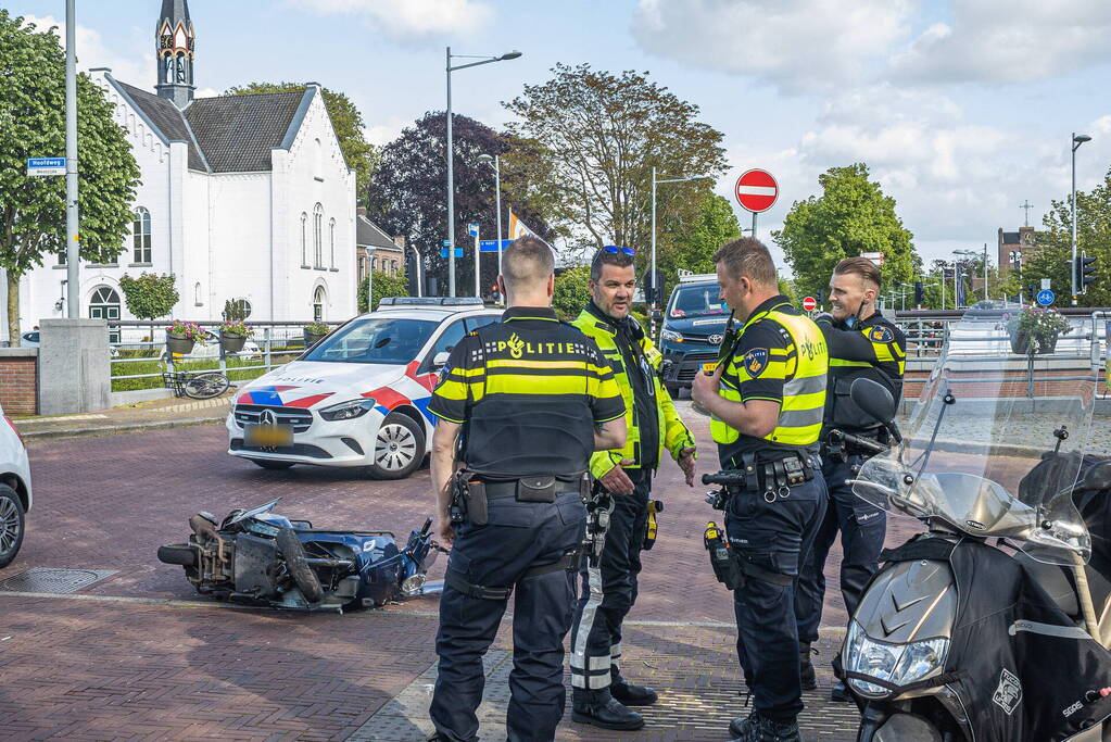 Scooterrijder gewond bij botsing met auto