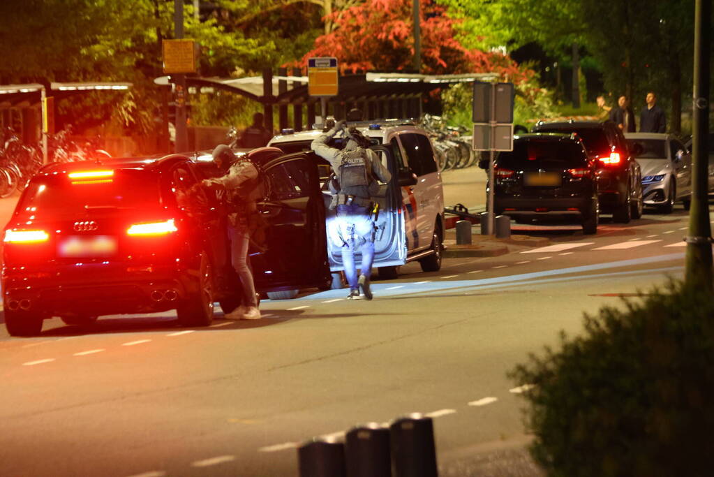 Arrestatieteam houdt verdachte aan in trein