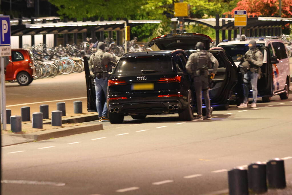 Arrestatieteam houdt verdachte aan in trein