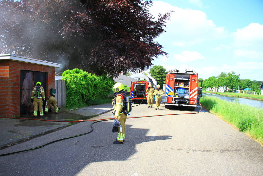 Onkruidbestrijding eindigt in garagebrand
