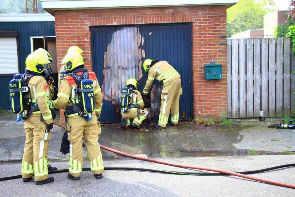 Onkruidbestrijding eindigt in garagebrand
