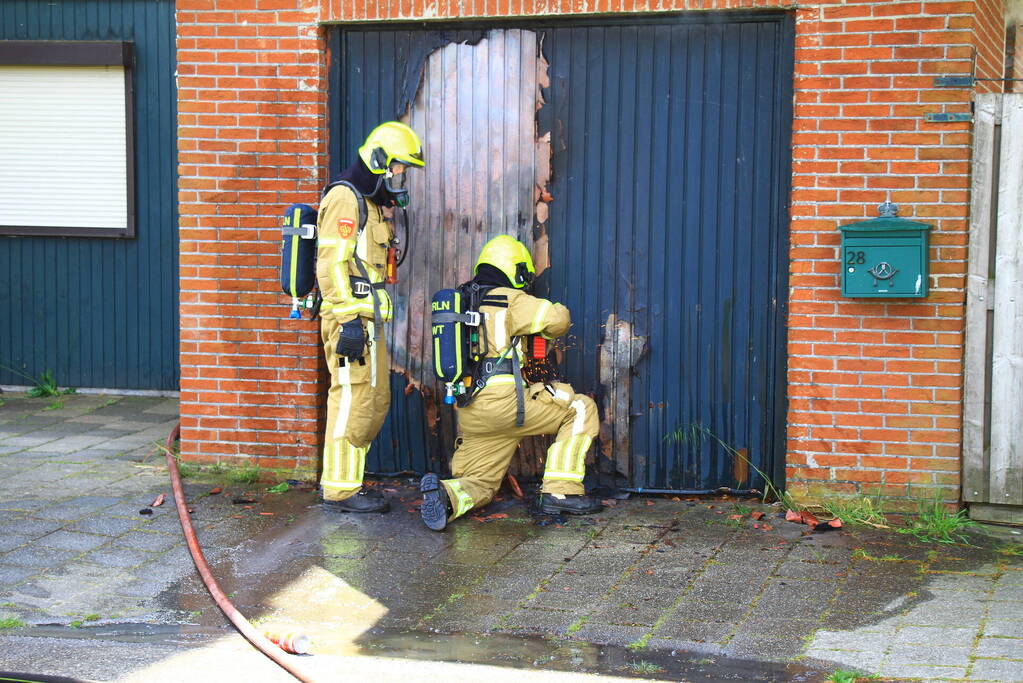 Onkruidbestrijding eindigt in garagebrand