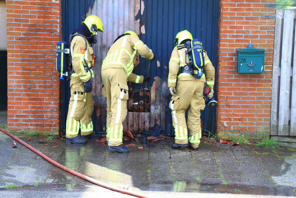 Onkruidbestrijding eindigt in garagebrand