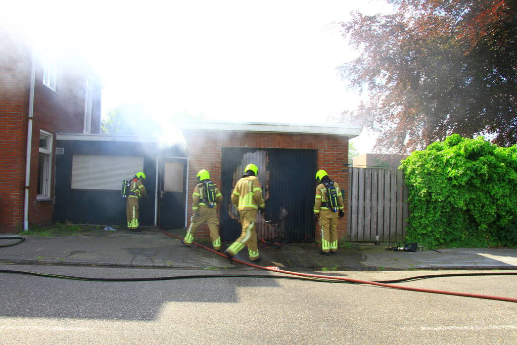 Onkruidbestrijding eindigt in garagebrand
