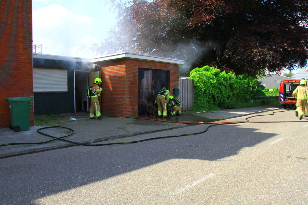 Onkruidbestrijding eindigt in garagebrand